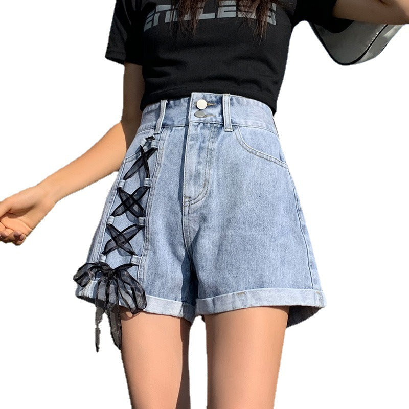 トレンディなスタイルの女性用薄手ハイウエストカジュアルホットパンツ2023年夏新作多用途ストラップデザインデニムショーツ